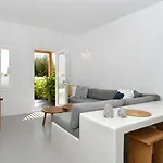 Hotel Thiro Santorini 3*