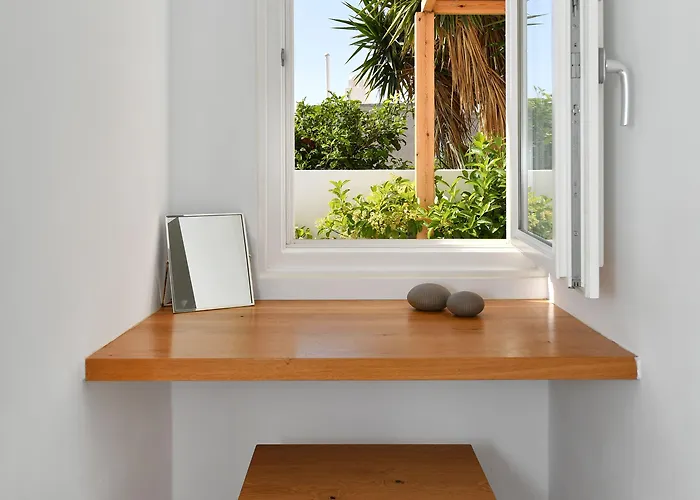 Отель Thiro Santorini 3*