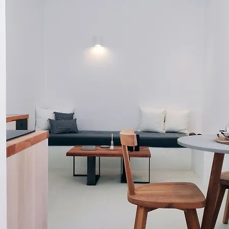 Hotel Thiro Santorini 3*