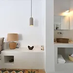 Отель Thiro Santorini 3*